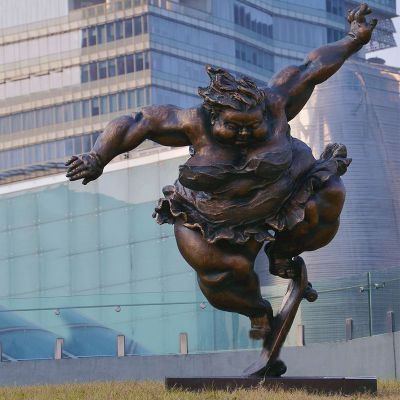 公园广场骑滑板车的胖女孩玻璃钢博鱼网页版