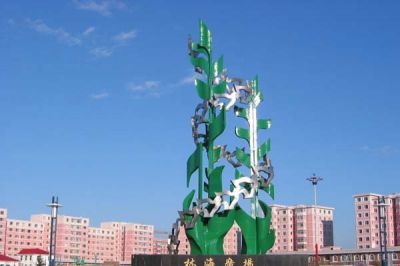 不锈钢广场抽象树和鸟儿博鱼网页版