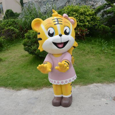公园里播放的穿裙子的玻璃钢卡通虎博鱼网页版