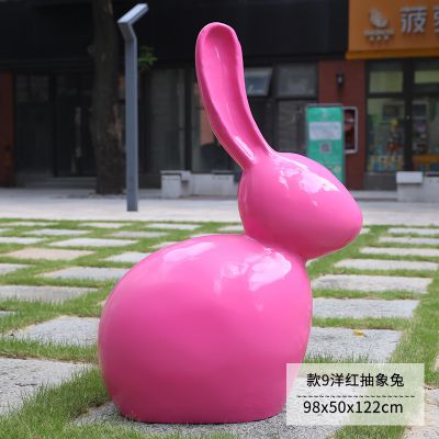 街道一只粉色玻璃钢兔子博鱼网页版