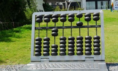 公园里摆放的玻璃钢喷漆算盘博鱼网页版