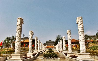 景区广场摆放大理石龙纹柱博鱼网页版