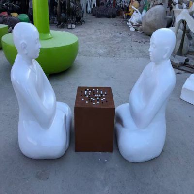 玻璃钢和尚下棋博鱼网页版造型 园林抽象象棋景观摆件