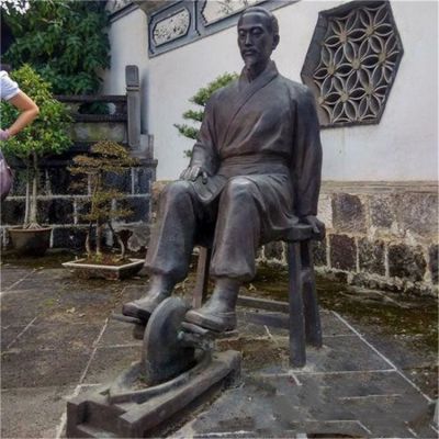 园林景区玻璃钢仿铜捻药的人物博鱼网页版