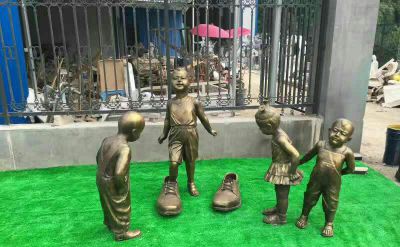 公园穿大鞋的铜雕儿童博鱼网页版