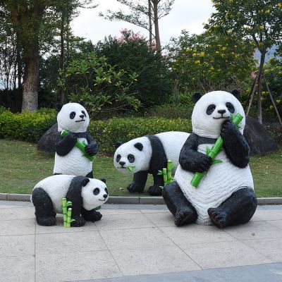 吃竹子的仿真熊猫