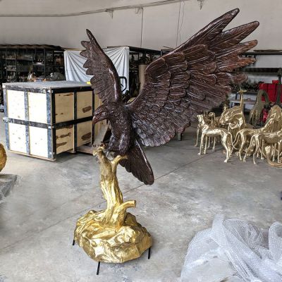 铸铜老鹰博鱼网页版，大鹏展翅景观