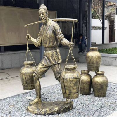 酒文化玻璃钢仿铜户外园林景区景点挑着酒桶的人物景观