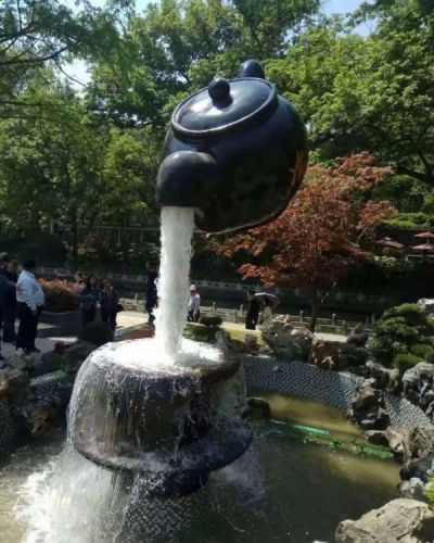 大型园林广场玻璃钢仿真悬空流水茶壶喷泉博鱼网页版