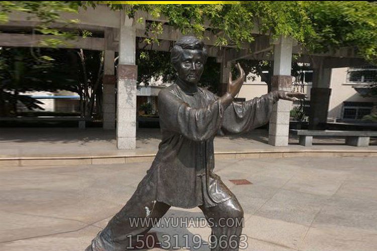 公园景观打太极的老太太玻璃钢仿铜摆件 公园景观打太极的老太太玻璃钢仿铜摆件