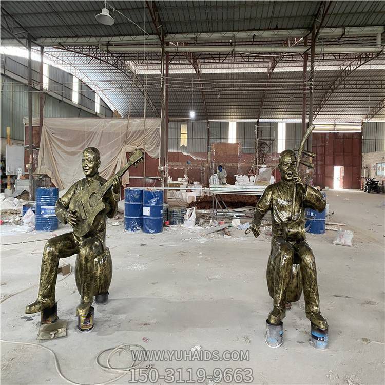 情景小品玻璃钢仿铜弹奏乐器的人物博鱼网页版