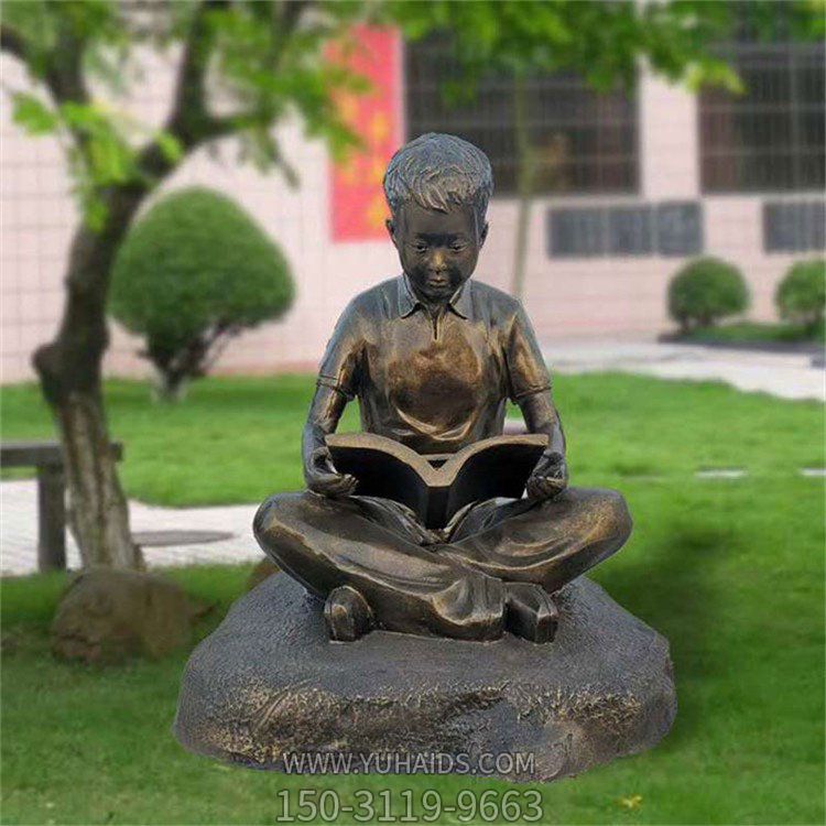 校园广场读书的玻璃钢仿铜儿童景观博鱼网页版