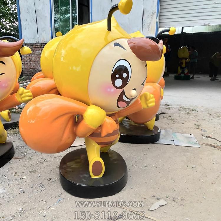 儿童乐园摆放玻璃钢卡通蜜蜂公仔小品博鱼网页版