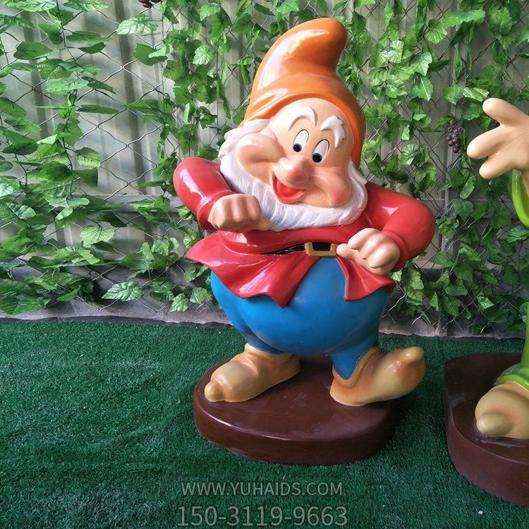 商场户外园林景观玻璃钢卡通小矮人景观博鱼网页版