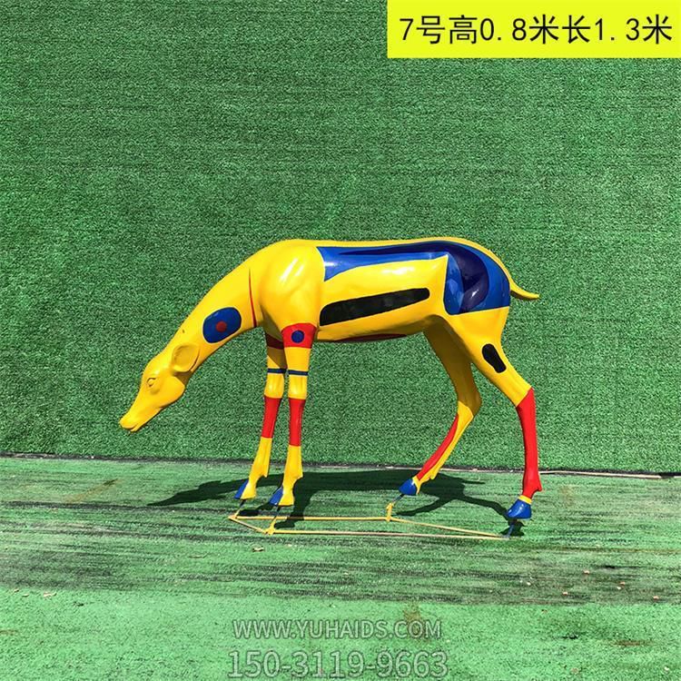 彩绘鹿，低头玻璃钢鹿博鱼网页版