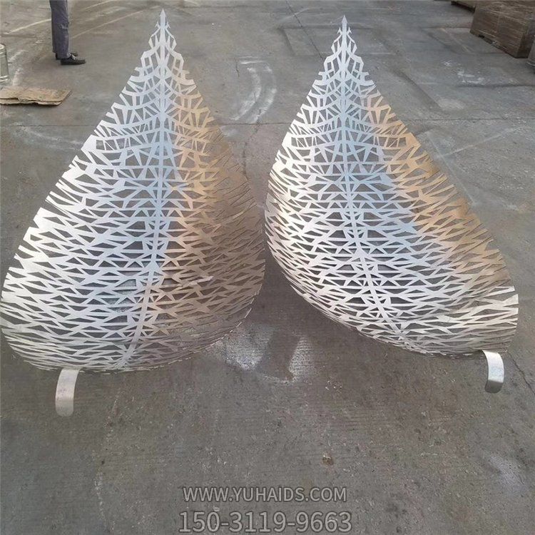 广场创意不锈钢镂空树叶博鱼网页版