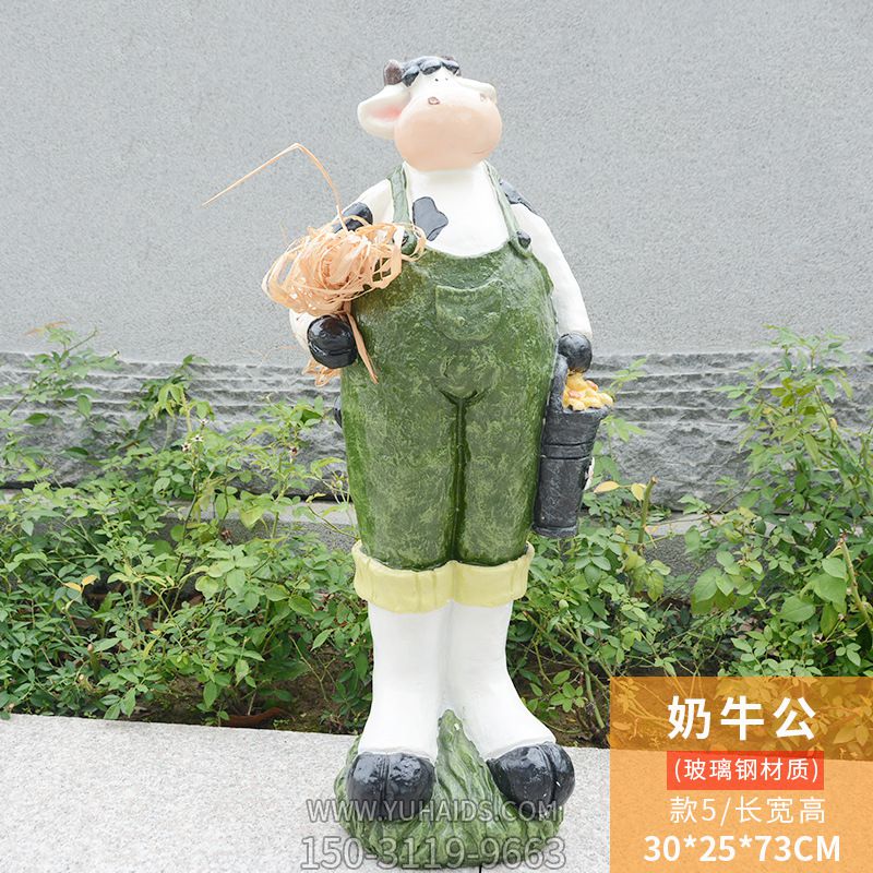 城市街道站立一只劳动的玻璃钢牛博鱼网页版