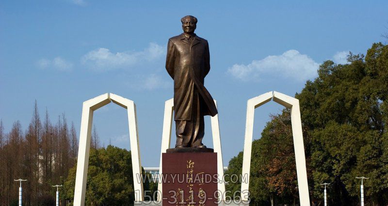 广场铜雕世界伟大领袖毛泽东博鱼网页版