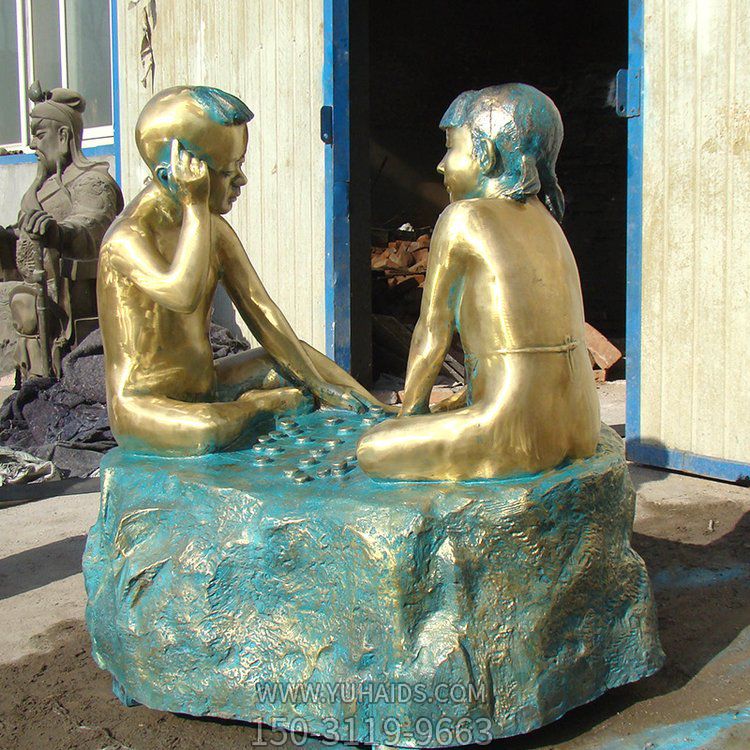 公园摆放玻璃钢仿铜儿童下棋小品博鱼网页版摆件