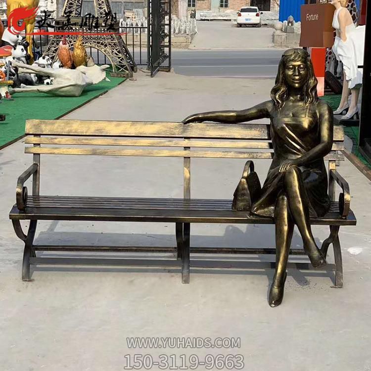 园林广场户外长椅坐着的玻璃钢仿铜人物景观博鱼网页版