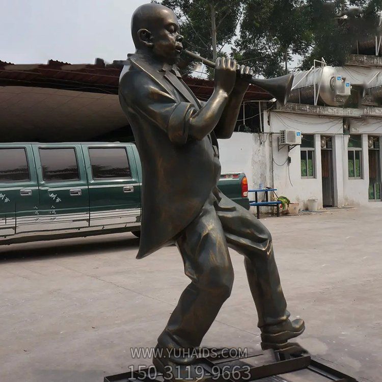 路边街道玻璃钢仿铜吹乐器的人物博鱼网页版