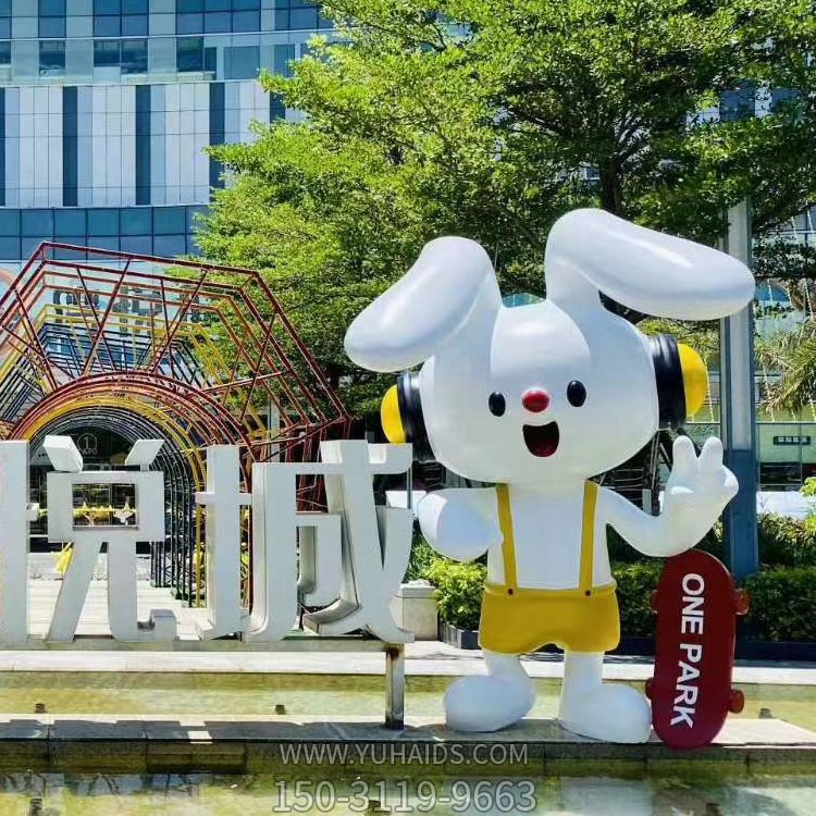 游乐场一只白色玻璃钢兔子博鱼网页版