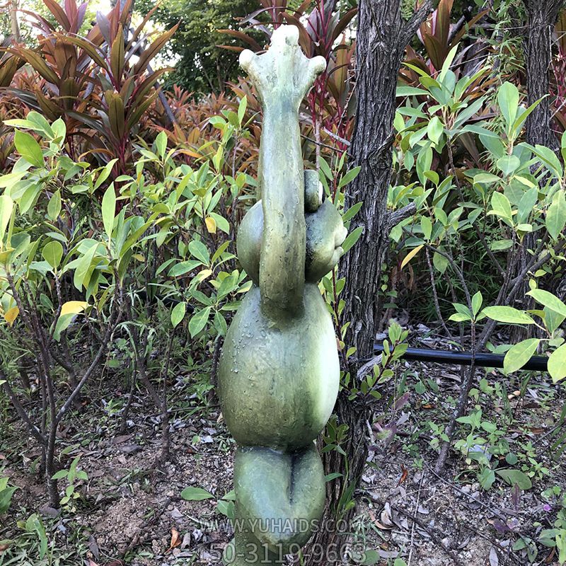 公园单腿站的玻璃钢青蛙博鱼网页版