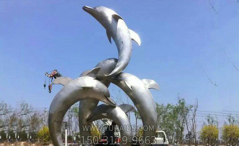 空中飞跃多只不锈钢海豚博鱼网页版