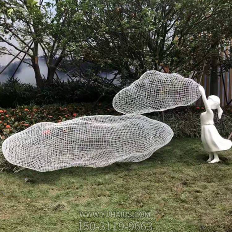 园林装饰不锈钢网格云朵女孩人物小品博鱼网页版