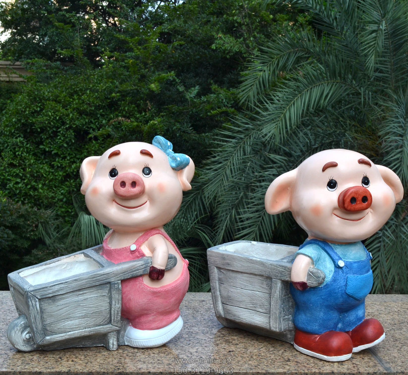 公园玻璃钢拉车的彩绘树脂猪猪博鱼网页版