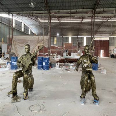 情景小品玻璃钢仿铜弹奏乐器的人物博鱼网页版