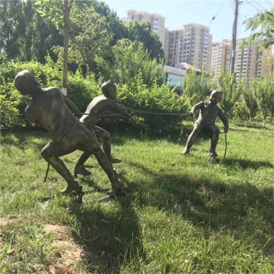 公园草地摆放玻璃钢仿铜童趣儿童拔河小品博鱼网页版