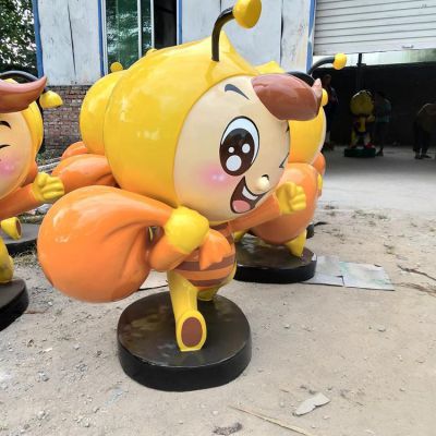 儿童乐园摆放玻璃钢卡通蜜蜂公仔小品