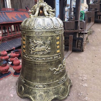 景点摆放大黄铜钟