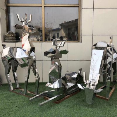 小区售楼部草坪装饰不锈钢抽象镜面几何鹿博鱼网页版