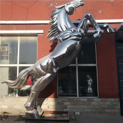城市道路摆放大型不锈钢马景观博鱼网页版