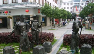 小区公园挑扁担人物休息玻璃钢仿铜博鱼网页版