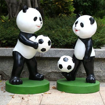 公园摆放玻璃钢卡通踢足球熊猫博鱼网页版