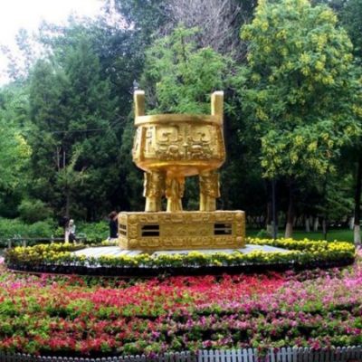 广场摆放大型铜方鼎博鱼网页版
