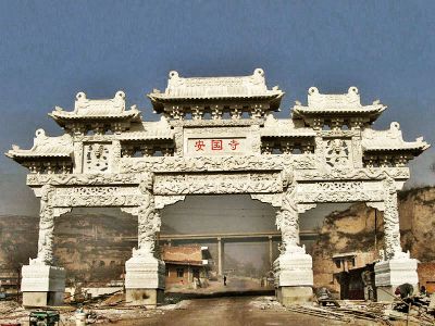 景区安国寺门前摆放龙纹浮雕门楼牌坊博鱼网页版