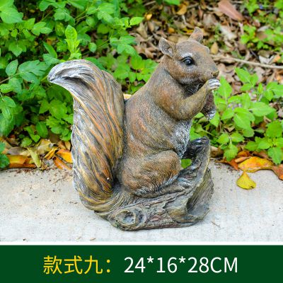 城市街道一只玻璃钢松鼠博鱼网页版
