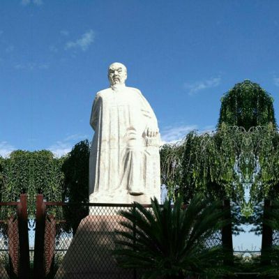校园广场摆放汉白玉林则徐石博鱼网页版