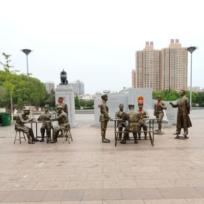 城市广场摆放玻璃钢仿铜红军人物博鱼网页版
