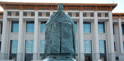 企业广场摆放大型孔子景观玻璃钢仿青铜博鱼网页版