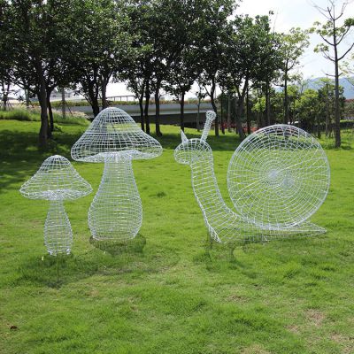 铁艺网格蘑菇和蜗牛