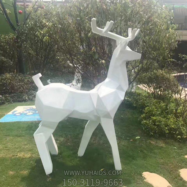 户外草地摆放玻璃钢几何抽象鹿博鱼网页版