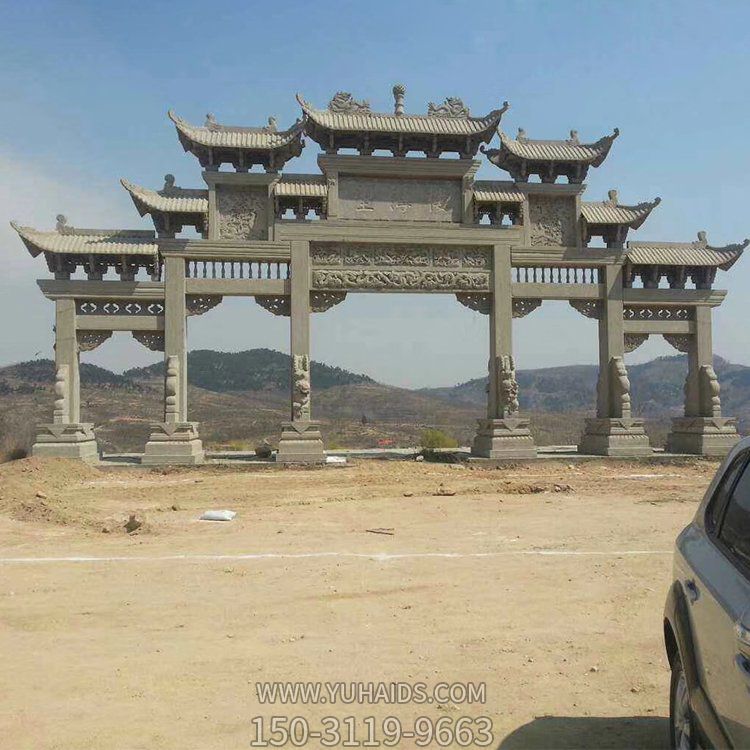 景区入口摆放青石雕刻仿古建五门楼牌坊博鱼网页版