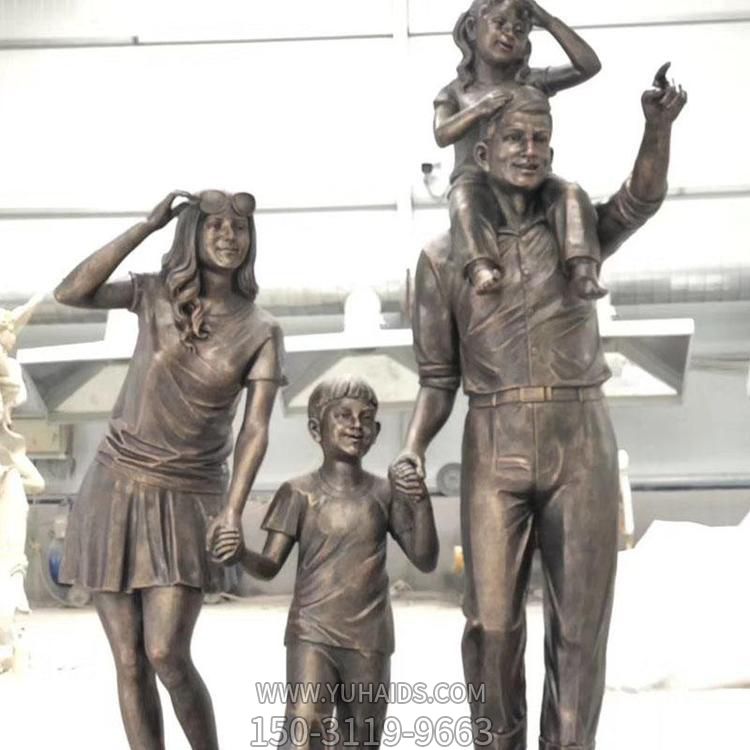 公园摆放玻璃钢仿铜幸福一家日人物小品博鱼网页版