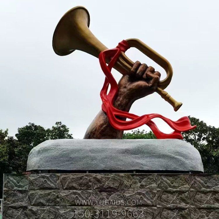 景点摆放玻璃钢仿铜吹响胜利号角主题人物博鱼网页版