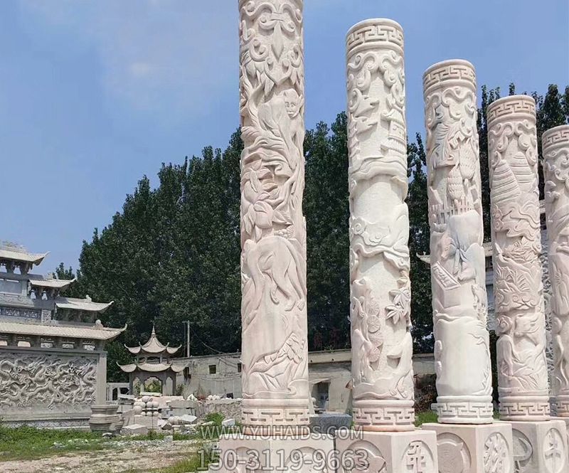 景区古建筑大殿华表上的博鱼网页版神兽